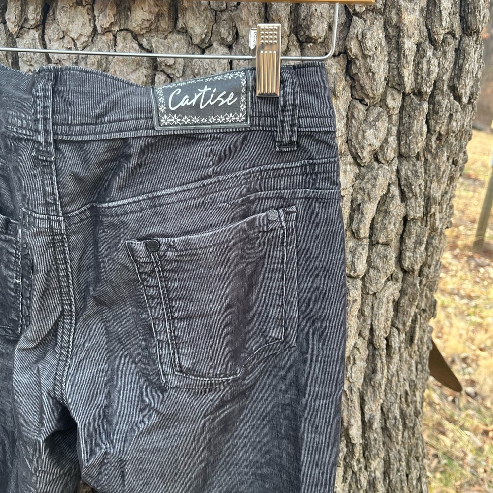 ⭐️Cartise Textured Jean in size 6